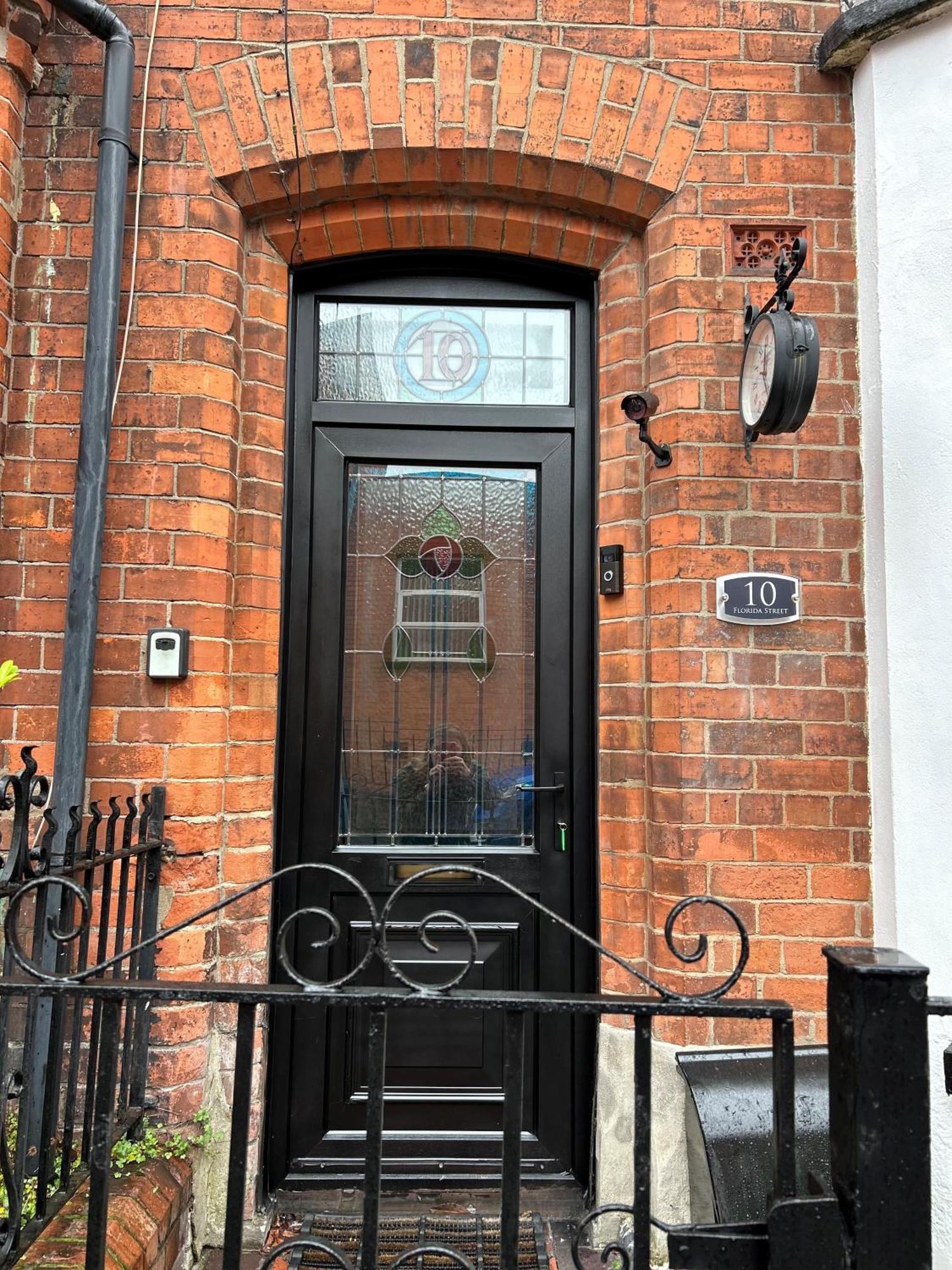 Charming City Home, Beside The Serene Ormeau Park ベルファスト エクステリア 写真