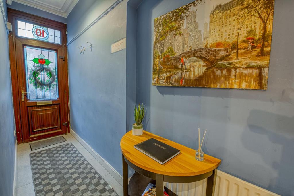 Charming City Home, Beside The Serene Ormeau Park ベルファスト エクステリア 写真