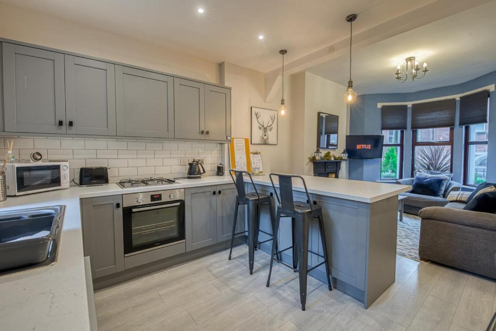 Charming City Home, Beside The Serene Ormeau Park ベルファスト エクステリア 写真