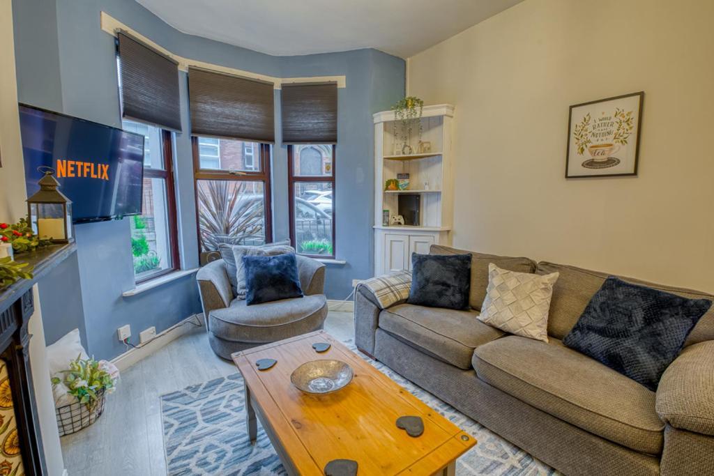 Charming City Home, Beside The Serene Ormeau Park ベルファスト エクステリア 写真